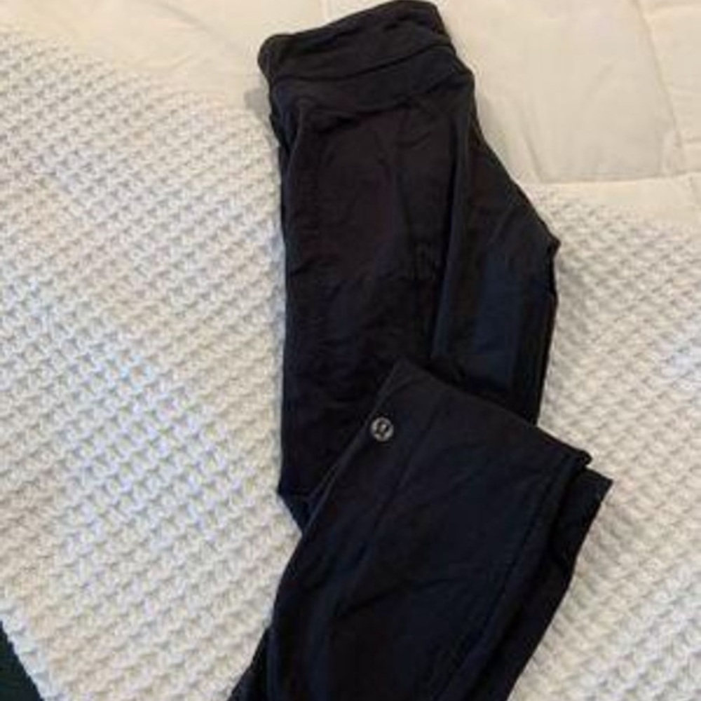 Black lululemon leggings
